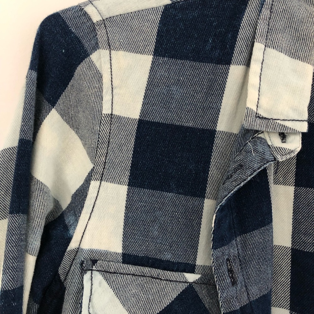 Blue plaid long sleeve button down from Forever 21 - Picture 2 of 2